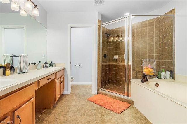 2427 Laurentina LN, Cape Coral, FL 33909