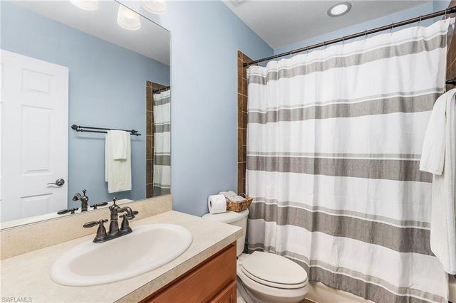 2427 Laurentina LN, Cape Coral, FL 33909