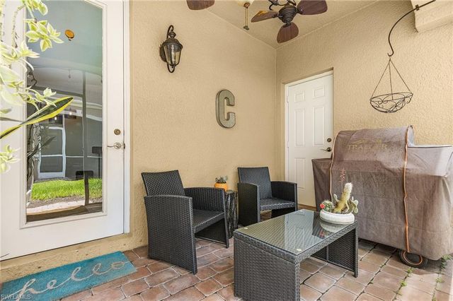 2427 Laurentina LN, Cape Coral, FL 33909