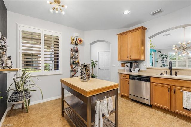 2427 Laurentina LN, Cape Coral, FL 33909
