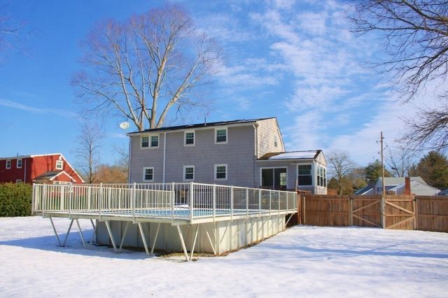 95 Tosca Dr, Brockton, MA 02301