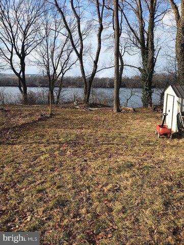 219 FRONT ST, Fieldsboro, NJ 08505