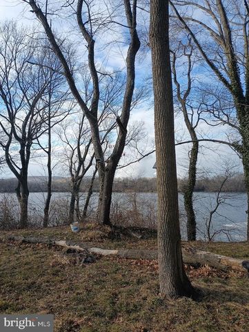 219 FRONT ST, Fieldsboro, NJ 08505