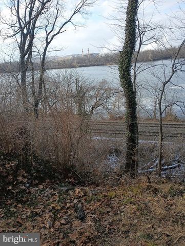 219 FRONT ST, Fieldsboro, NJ 08505