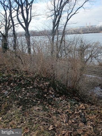 219 FRONT ST, Fieldsboro, NJ 08505