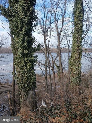 219 FRONT ST, Fieldsboro, NJ 08505