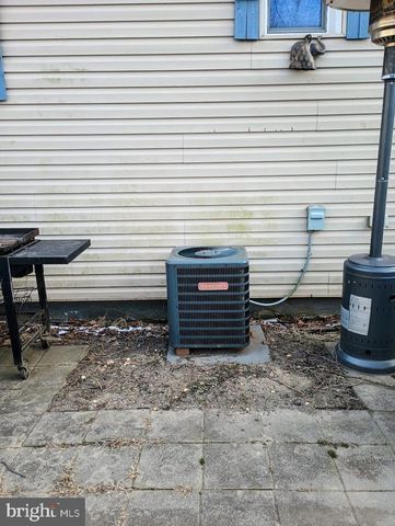 219 FRONT ST, Fieldsboro, NJ 08505