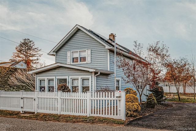 17 Mott Street, Patchogue, NY 11772