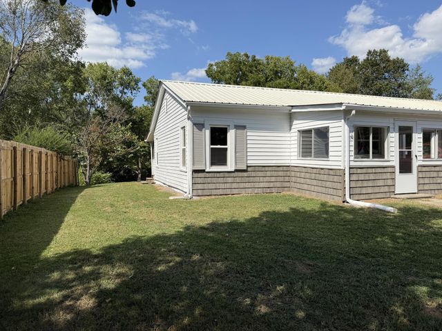 165 County Road 900, Etowah, TN 37331