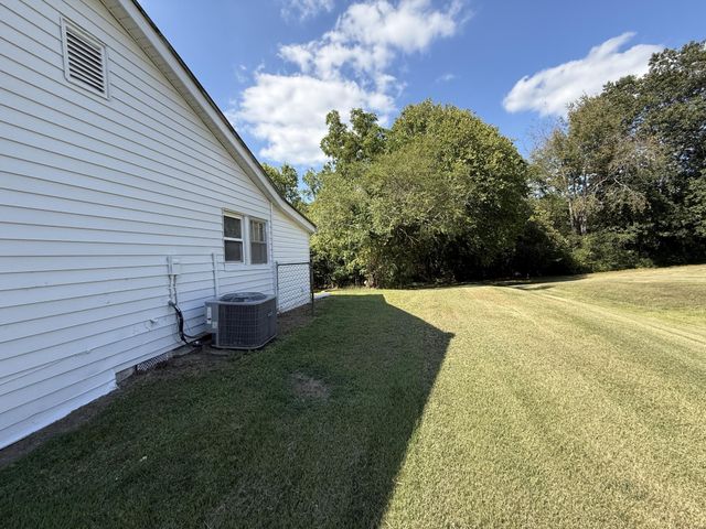 165 County Road 900, Etowah, TN 37331