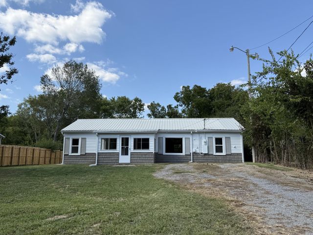 165 County Road 900, Etowah, TN 37331