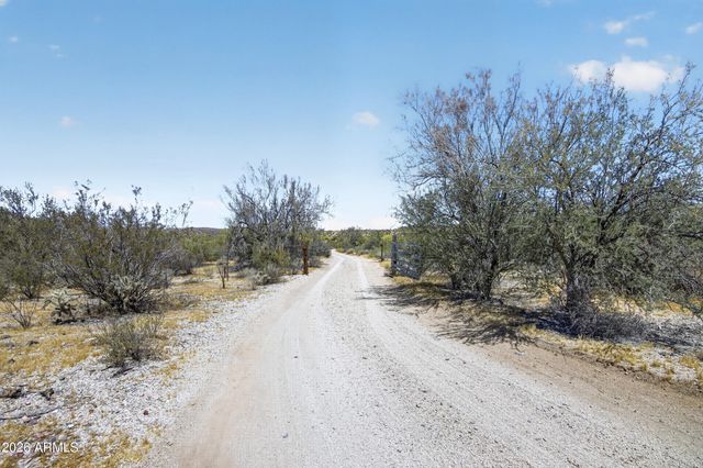 38809 E SPOTTED HORSE Trail, Florence, AZ 85132