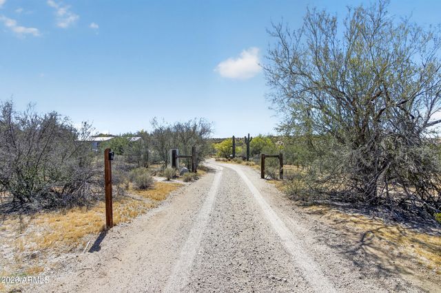 38809 E SPOTTED HORSE Trail, Florence, AZ 85132
