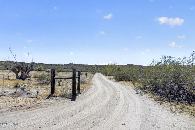 38809 E SPOTTED HORSE Trail, Florence, AZ 85132
