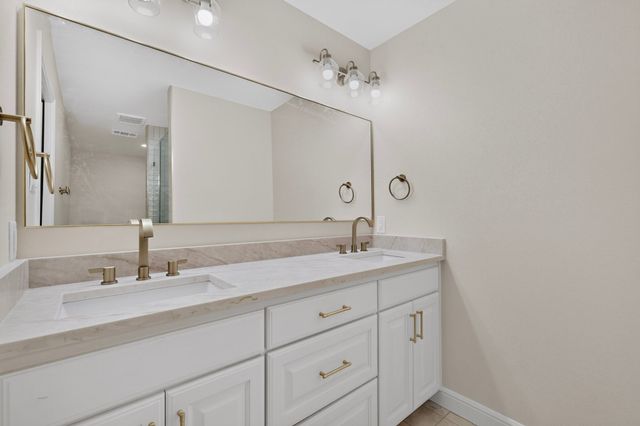 4001 Georgian Drive, Haltom City, TX 76117