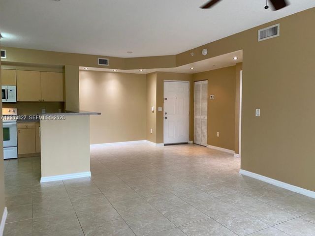 8060 N Nob Hill Rd 203, Tamarac, FL 33321