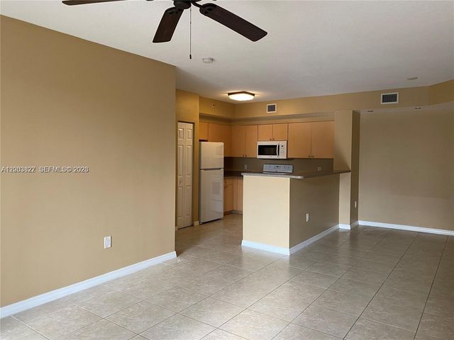 8060 N Nob Hill Rd 203, Tamarac, FL 33321