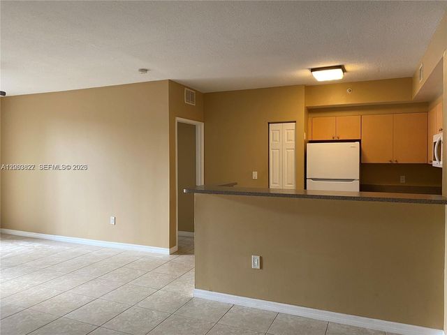 8060 N Nob Hill Rd 203, Tamarac, FL 33321