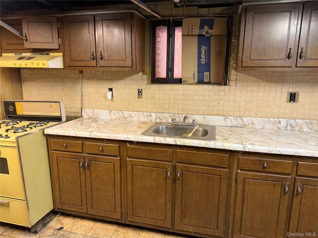 50-33 39th PLACE, Sunnyside, NY 11104
