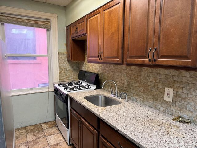 50-33 39th PLACE, Sunnyside, NY 11104