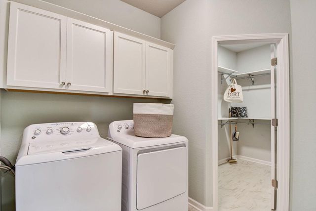 W256N6649 Beaver Creek LANE, Sussex, WI 53089