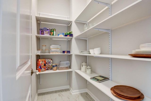 W256N6649 Beaver Creek LANE, Sussex, WI 53089