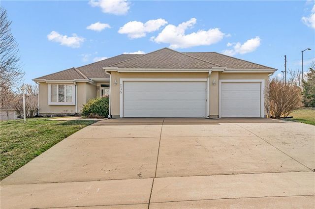 948 SW Woodbridge Court, Topeka, KS 66606