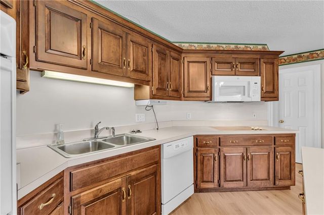 948 SW Woodbridge Court, Topeka, KS 66606