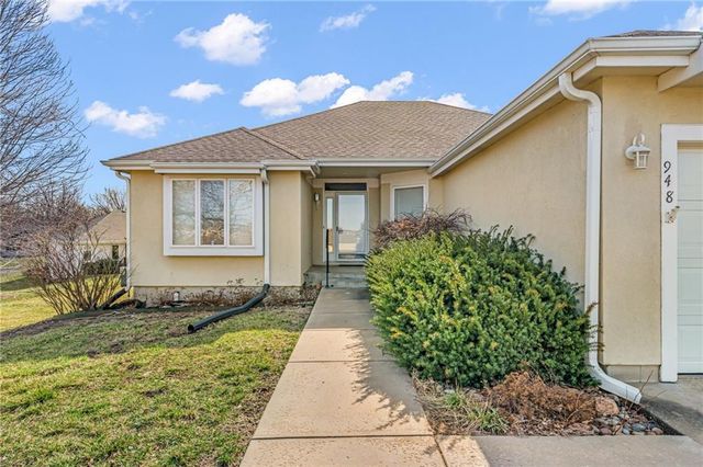 948 SW Woodbridge Court, Topeka, KS 66606