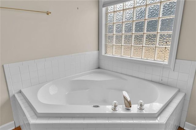 948 SW Woodbridge Court, Topeka, KS 66606