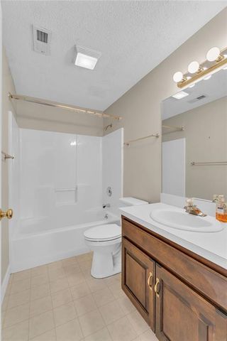 948 SW Woodbridge Court, Topeka, KS 66606