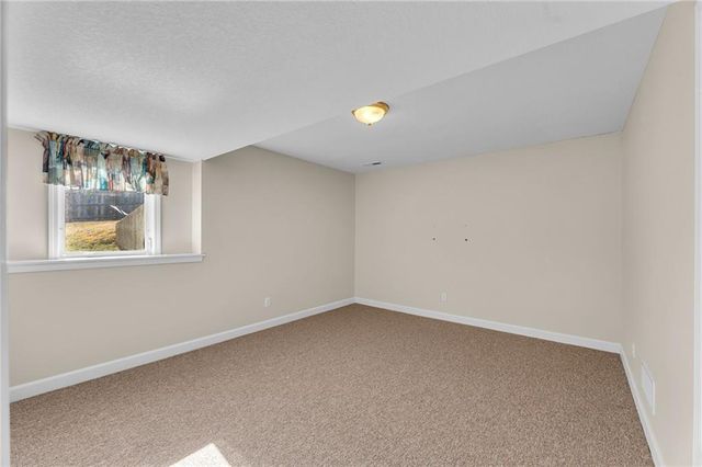 948 SW Woodbridge Court, Topeka, KS 66606