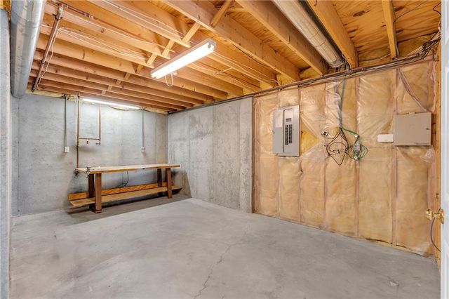 948 SW Woodbridge Court, Topeka, KS 66606