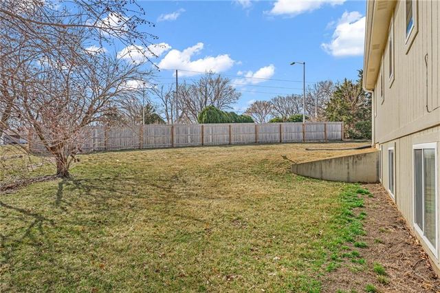 948 SW Woodbridge Court, Topeka, KS 66606