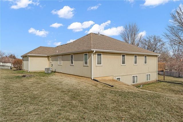 948 SW Woodbridge Court, Topeka, KS 66606