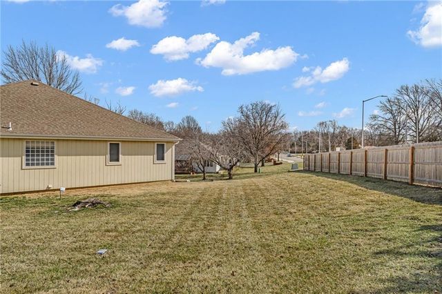 948 SW Woodbridge Court, Topeka, KS 66606