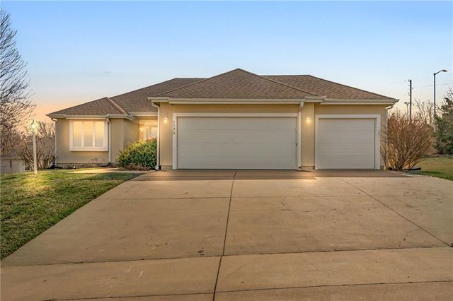 948 SW Woodbridge Court, Topeka, KS 66606
