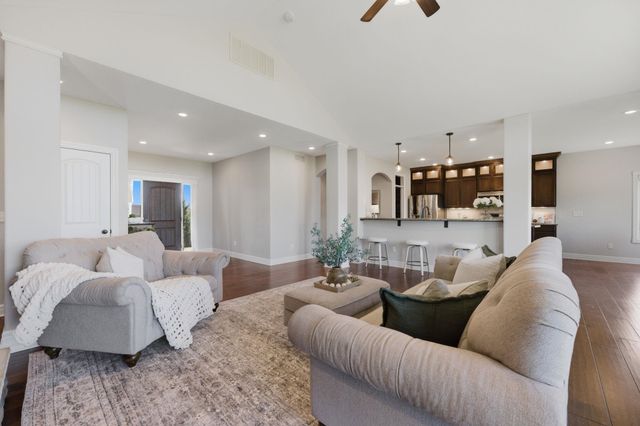 30100 W Deerwood Circle, Garden Plain, KS 67050