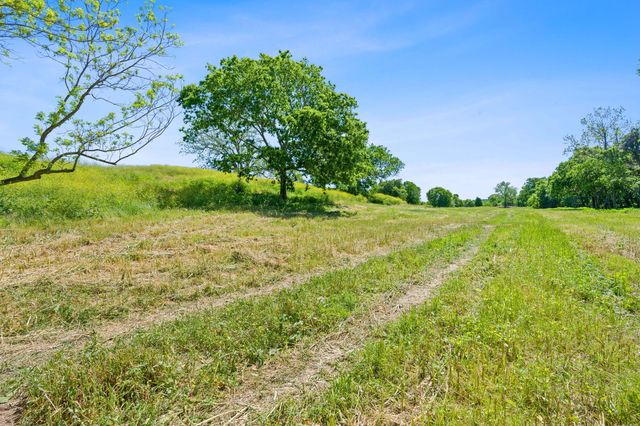 665 SH 230 Loop, Smithville, TX 78957