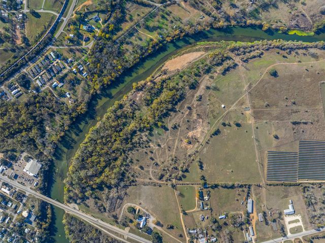 665 SH 230 Loop, Smithville, TX 78957