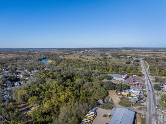 665 SH 230 Loop, Smithville, TX 78957