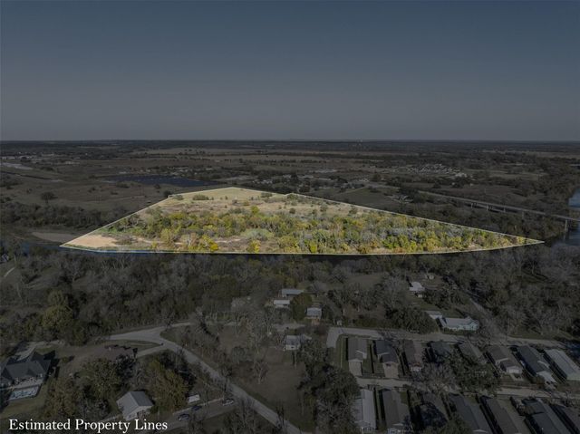 665 SH 230 Loop, Smithville, TX 78957