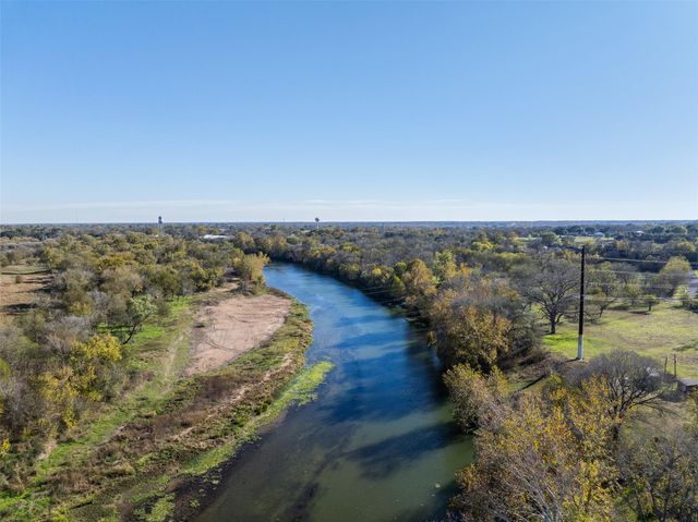 665 SH 230 Loop, Smithville, TX 78957