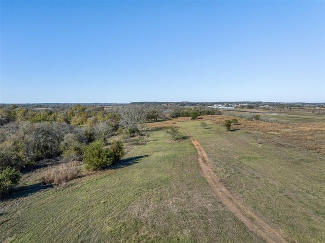 665 SH 230 Loop, Smithville, TX 78957