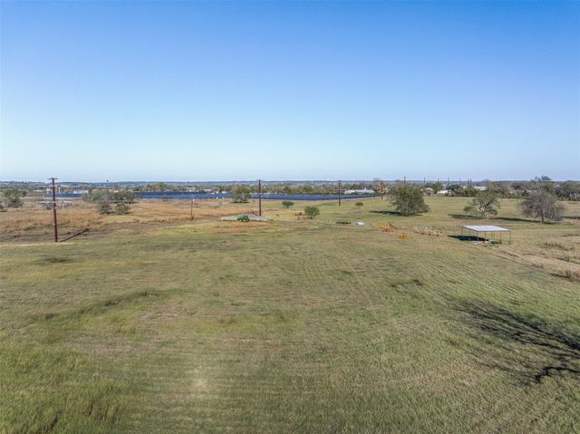 665 SH 230 Loop, Smithville, TX 78957