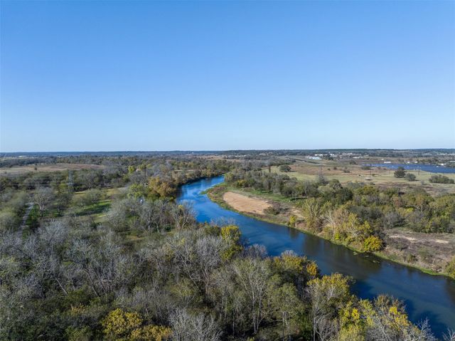 665 SH 230 Loop, Smithville, TX 78957