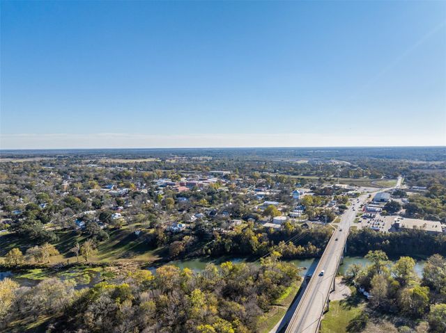 665 SH 230 Loop, Smithville, TX 78957