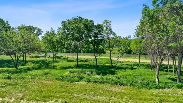 665 SH 230 Loop, Smithville, TX 78957