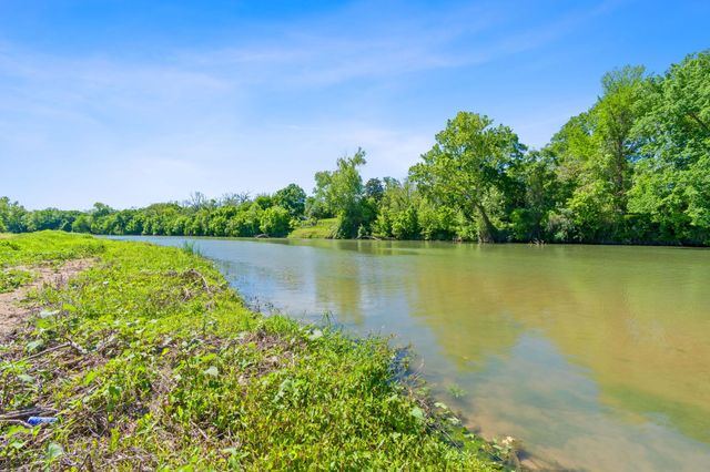 665 SH 230 Loop, Smithville, TX 78957