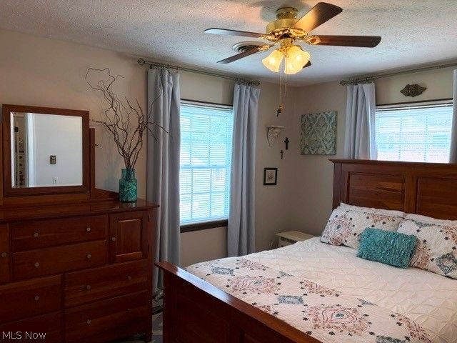 1237 A Somerset Drive, Salem, OH 44460